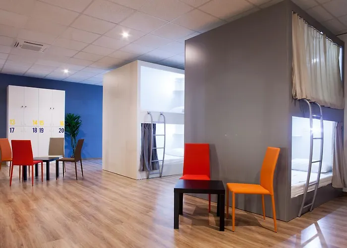 Hostel En Route Split